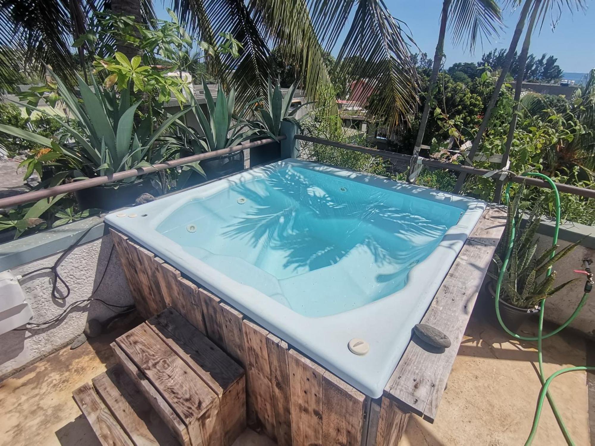 Modern Apartment/3Bedrooms/2Bathrooms/Rooftop/Jacuzzi Pointe aux Sable Bagian luar foto