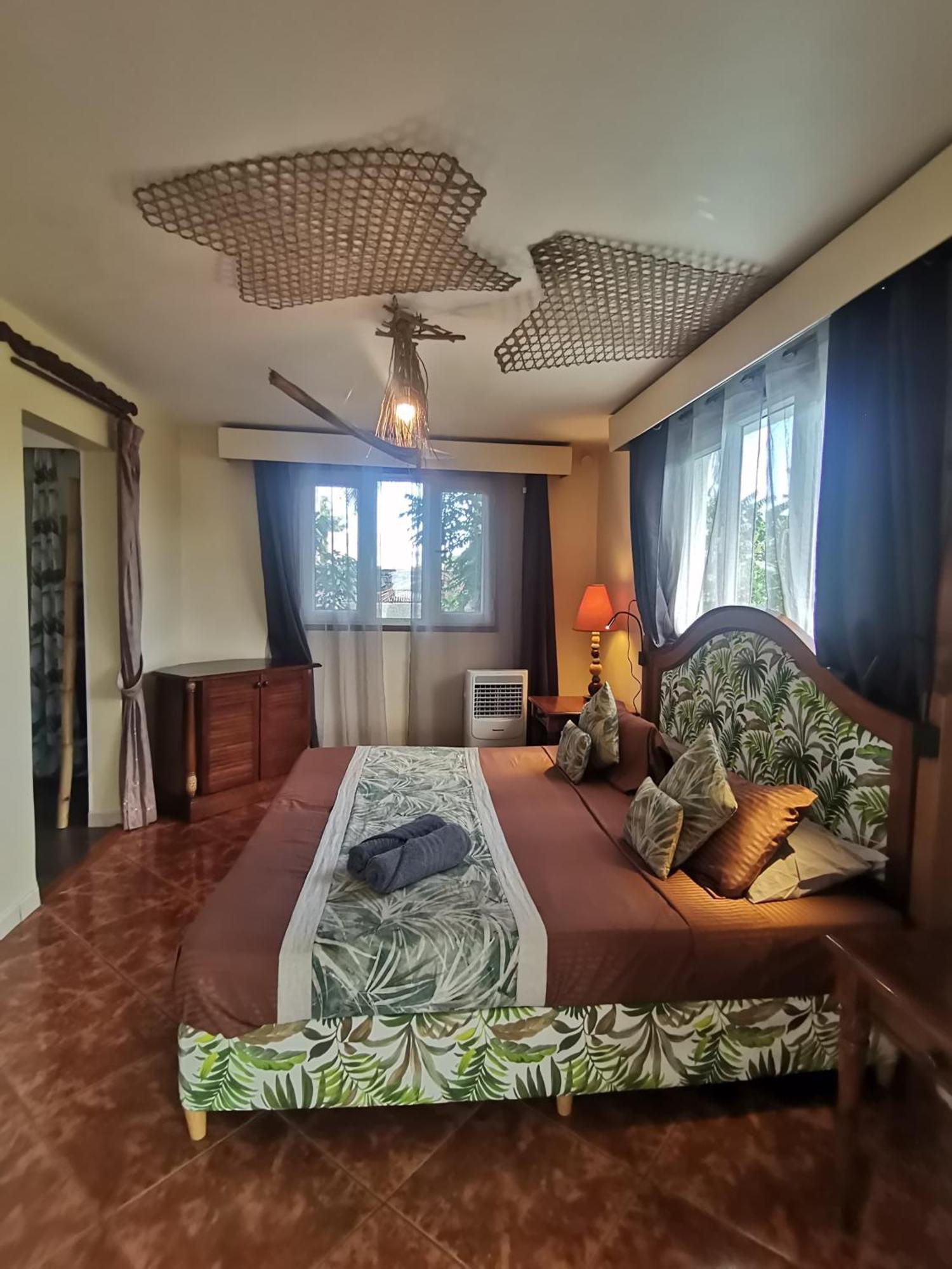 Modern Apartment/3Bedrooms/2Bathrooms/Rooftop/Jacuzzi Pointe aux Sable Bagian luar foto