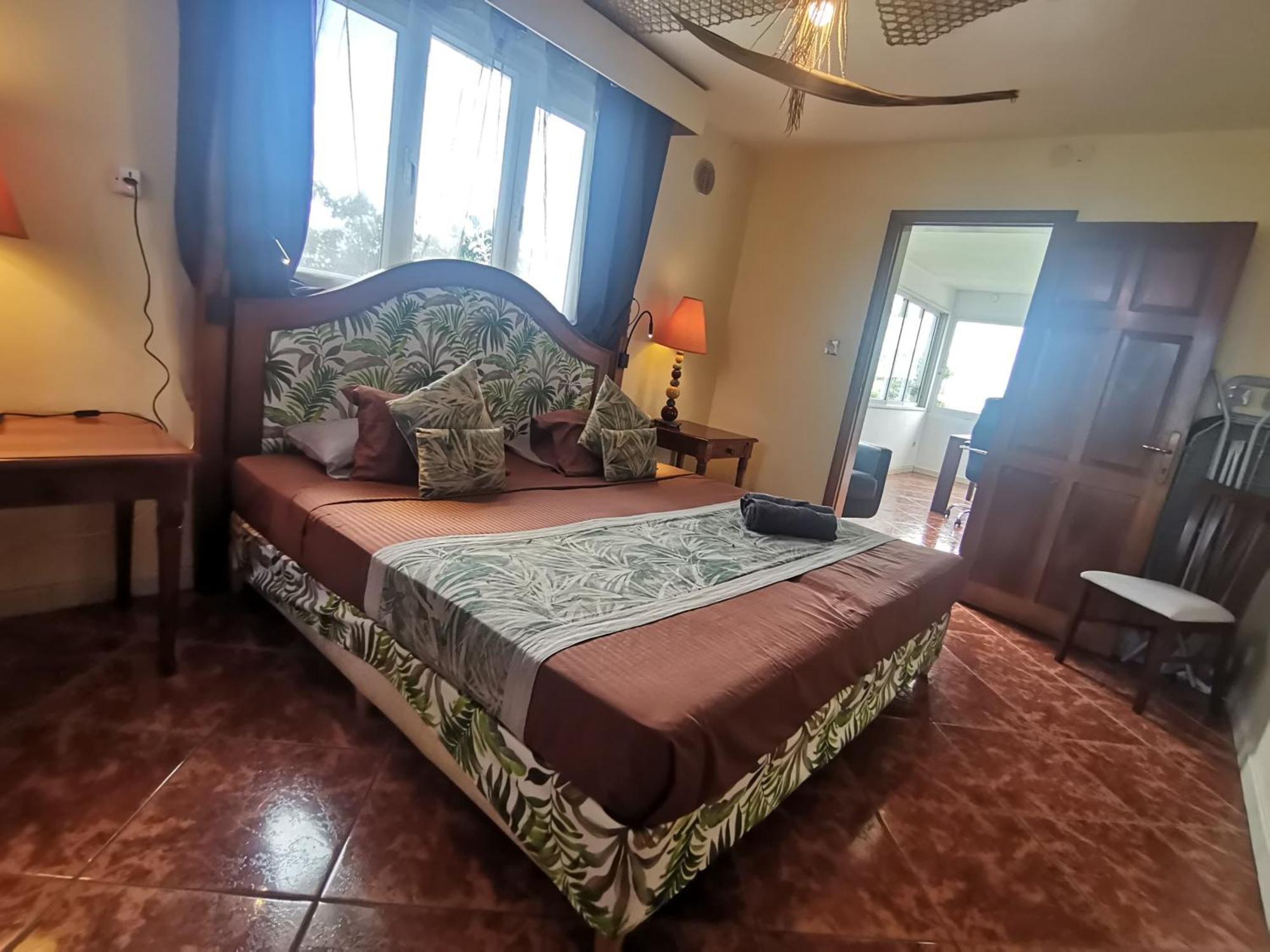 Modern Apartment/3Bedrooms/2Bathrooms/Rooftop/Jacuzzi Pointe aux Sable Bagian luar foto